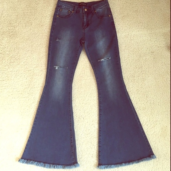 Brandy Melville Bell Bottom Jeans SO IN - Picture 2 of 2